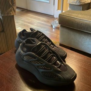 Black yeezys womens size 6